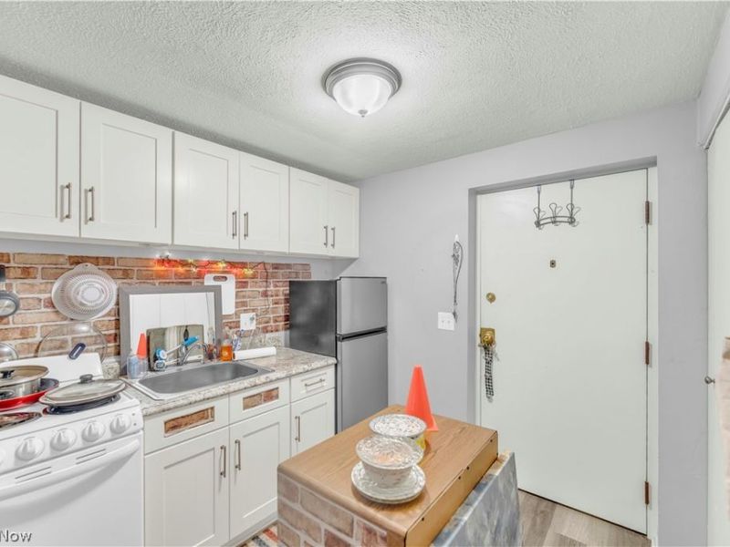 115 S Rocky River Drive, Unit 306, Berea, OH 44017 Photo 6