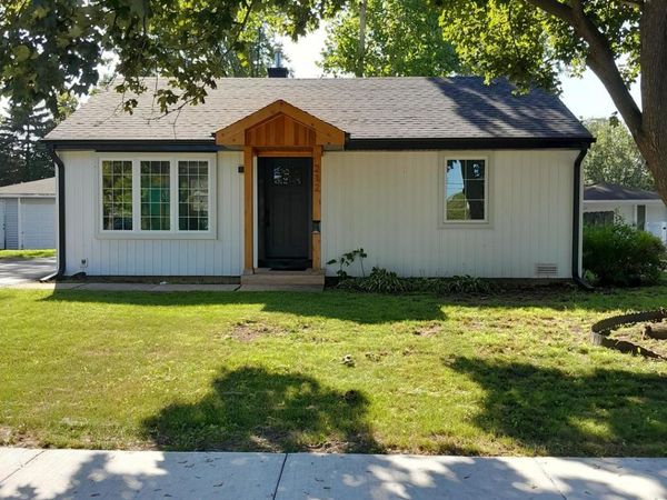 212 N Louis Street , Mount Prospect, IL 60056