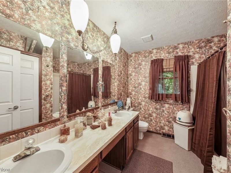 4188 Idlebrook Drive , Akron, OH 44333 Photo 33