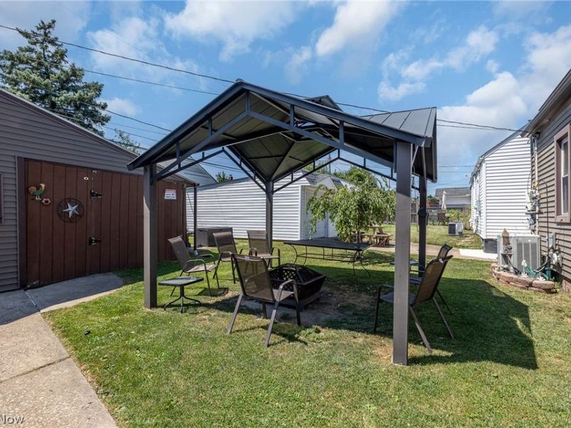 7325 Traymore Avenue, Brooklyn, OH 44144 Photo 3