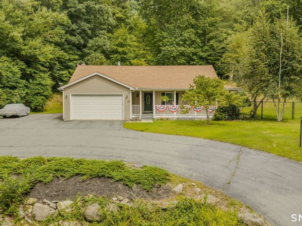 394 Killingly , Putnam, CT 06260