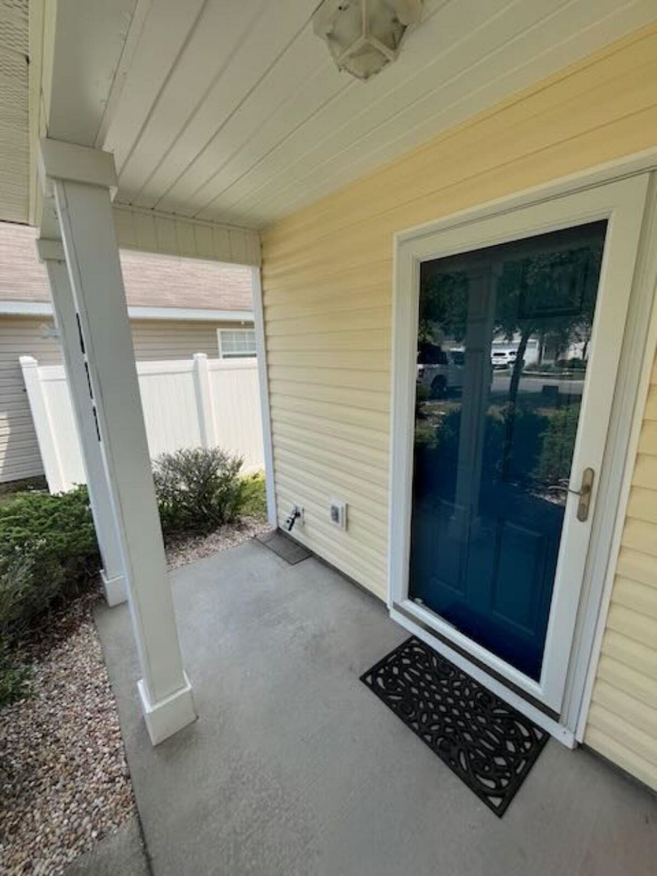 877 Silvercrest Dr.  Photo 4