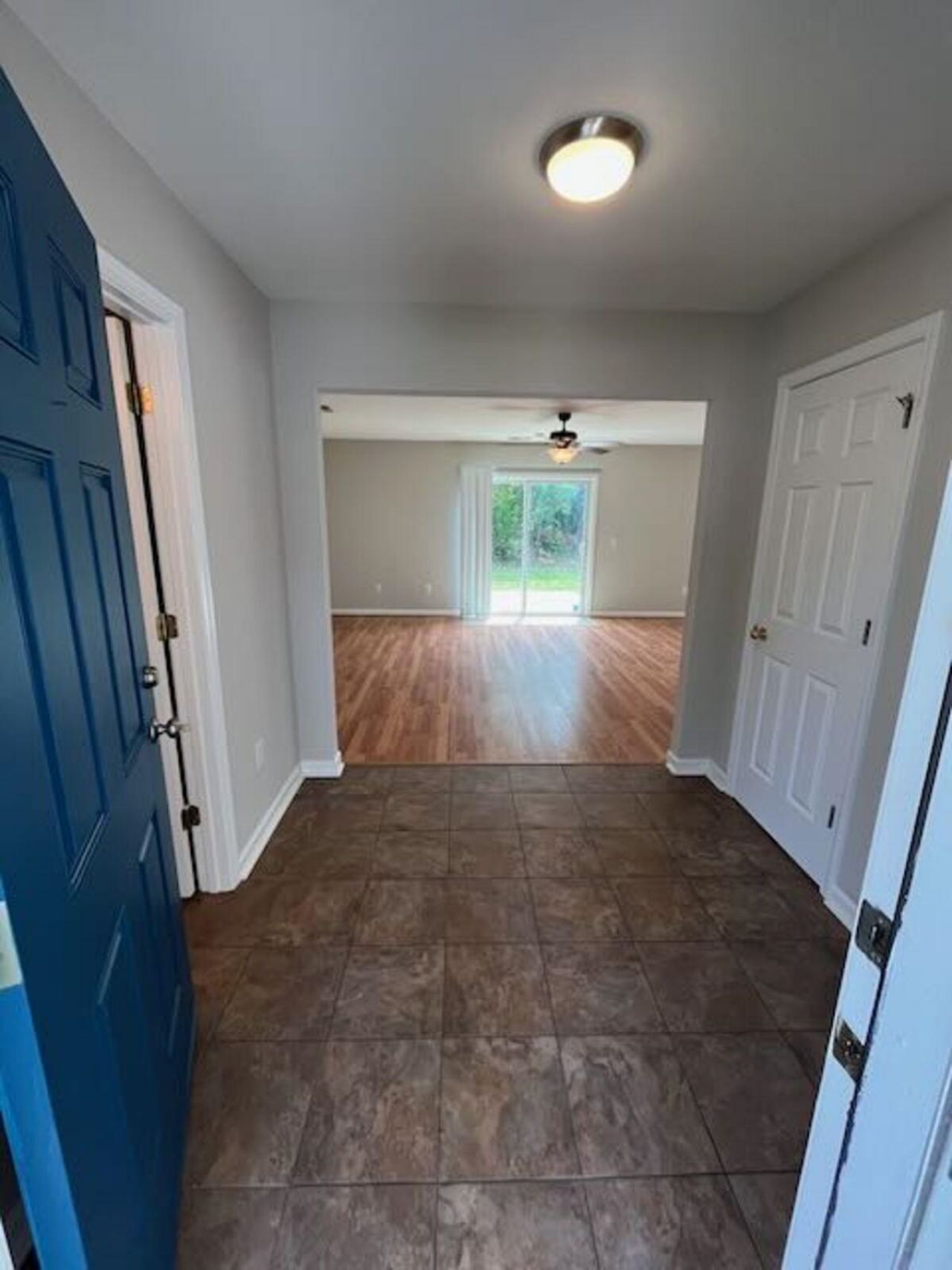 877 Silvercrest Dr.  Photo 6