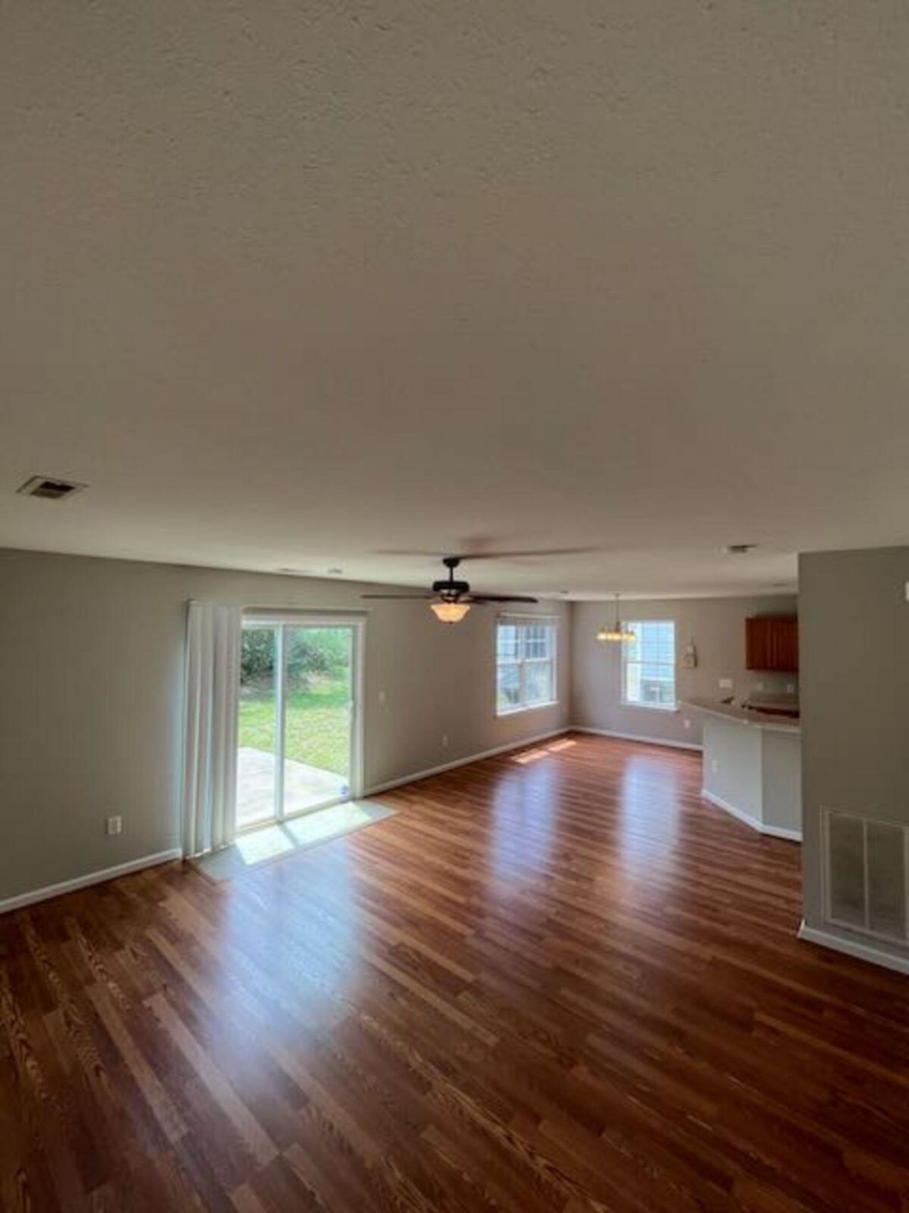 877 Silvercrest Dr.  Photo 7