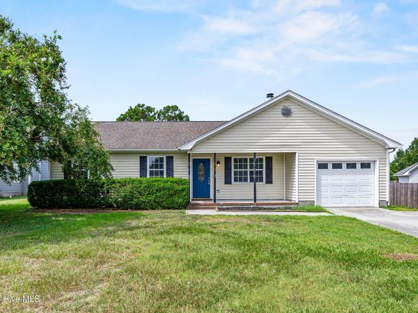 496 Sand Ridge Road, Hubert, NC 28539