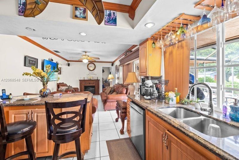 2160 NW 91st Ter , Pembroke Pines, FL 33024 Photo