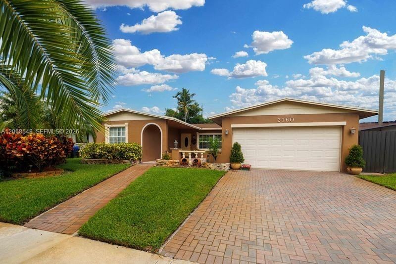 2160 NW 91st Ter , Pembroke Pines, FL 33024 Photo