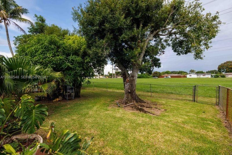 2160 NW 91st Ter , Pembroke Pines, FL 33024 Photo