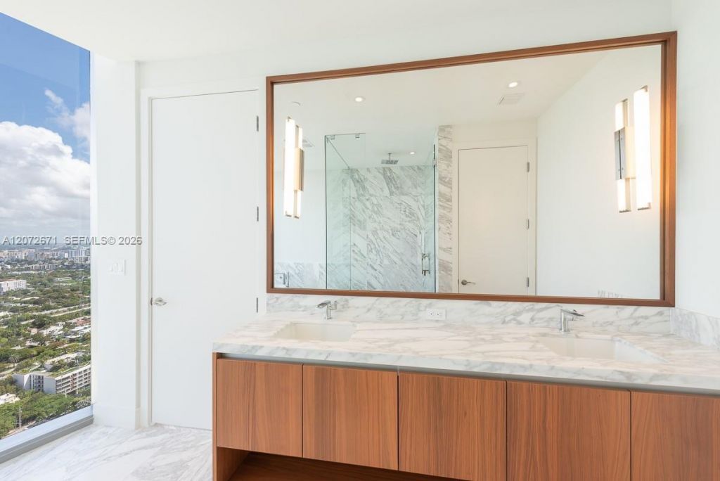 175 SE 25th Rd , Unit 3504, Miami, FL 33129 Photo