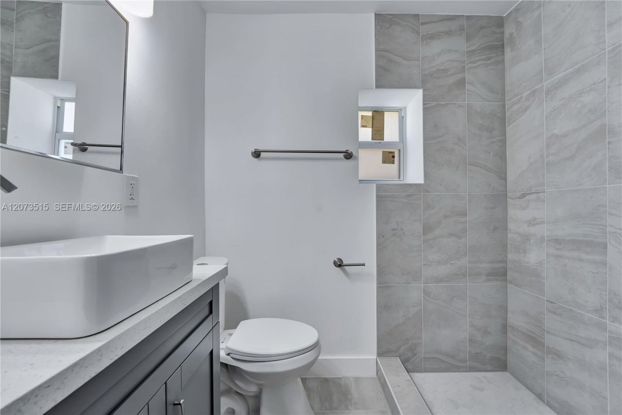 769 NW 10th St , Unit 3, Miami, FL 33136 Photo