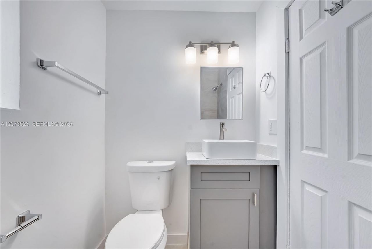 769 NW 10th St , Unit 4, Miami, FL 33136 Photo