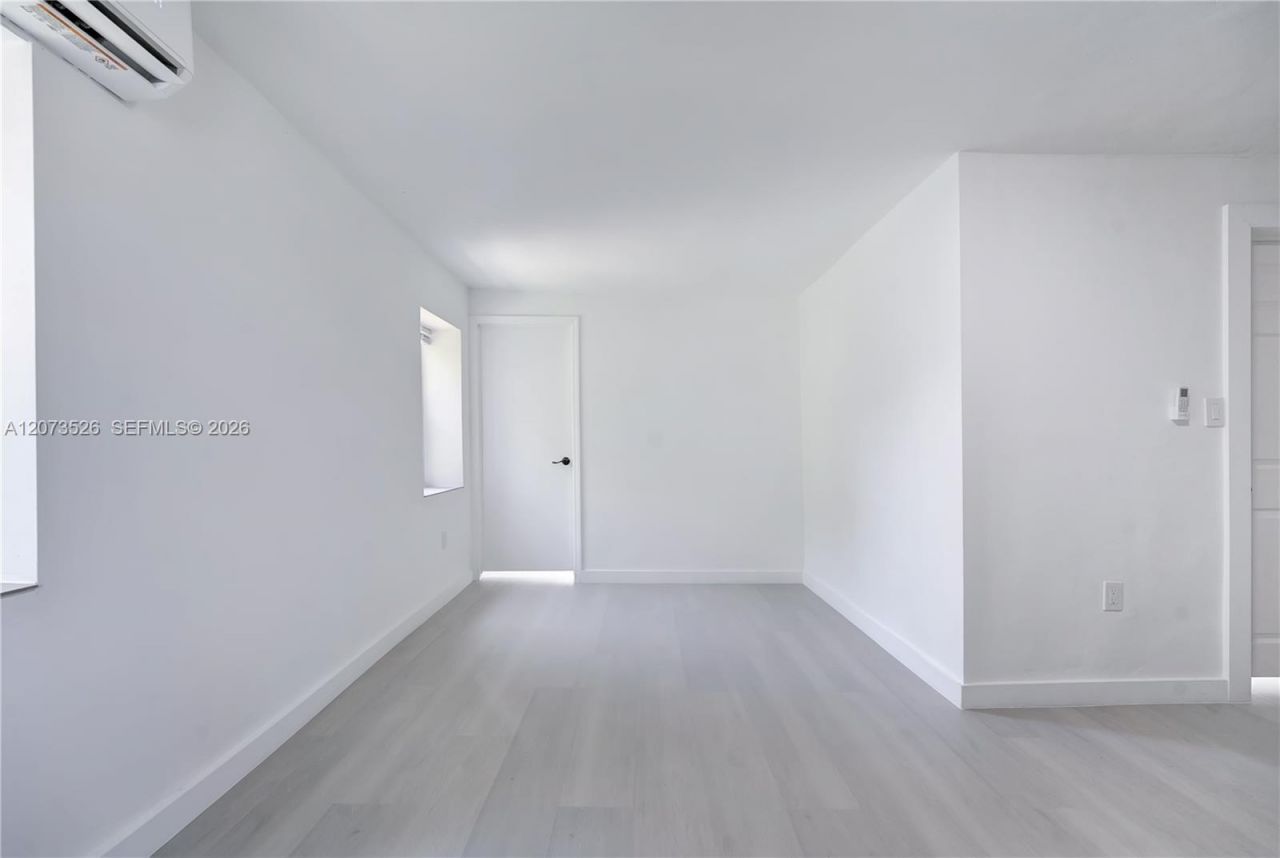769 NW 10th St , Unit 4, Miami, FL 33136 Photo