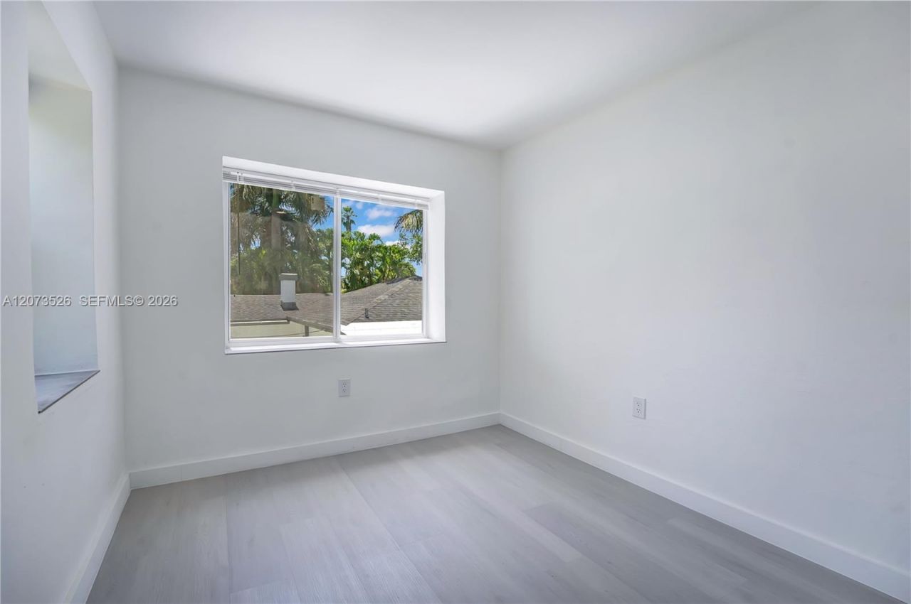 769 NW 10th St , Unit 4, Miami, FL 33136 Photo
