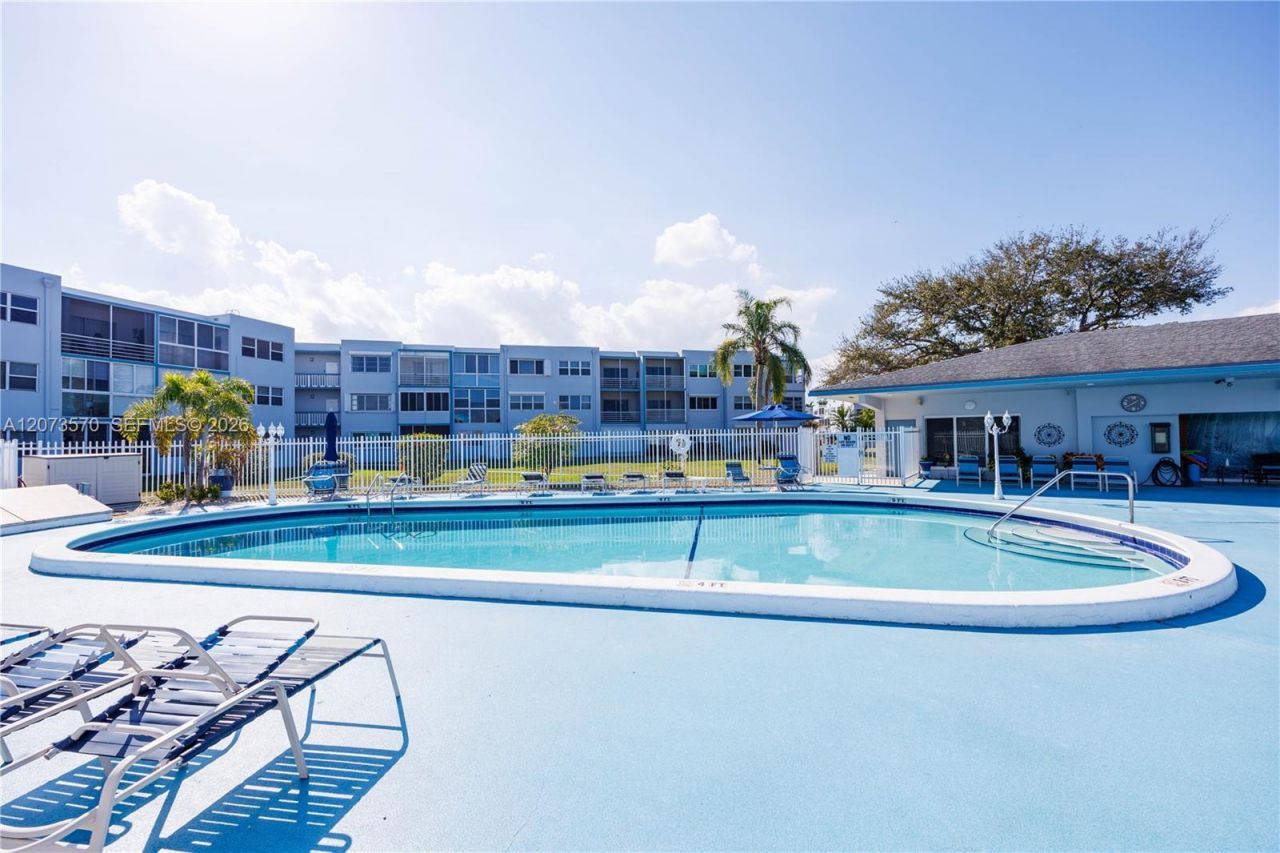 2300 Park Ln , Unit 203, Hollywood, FL 33021 Photo