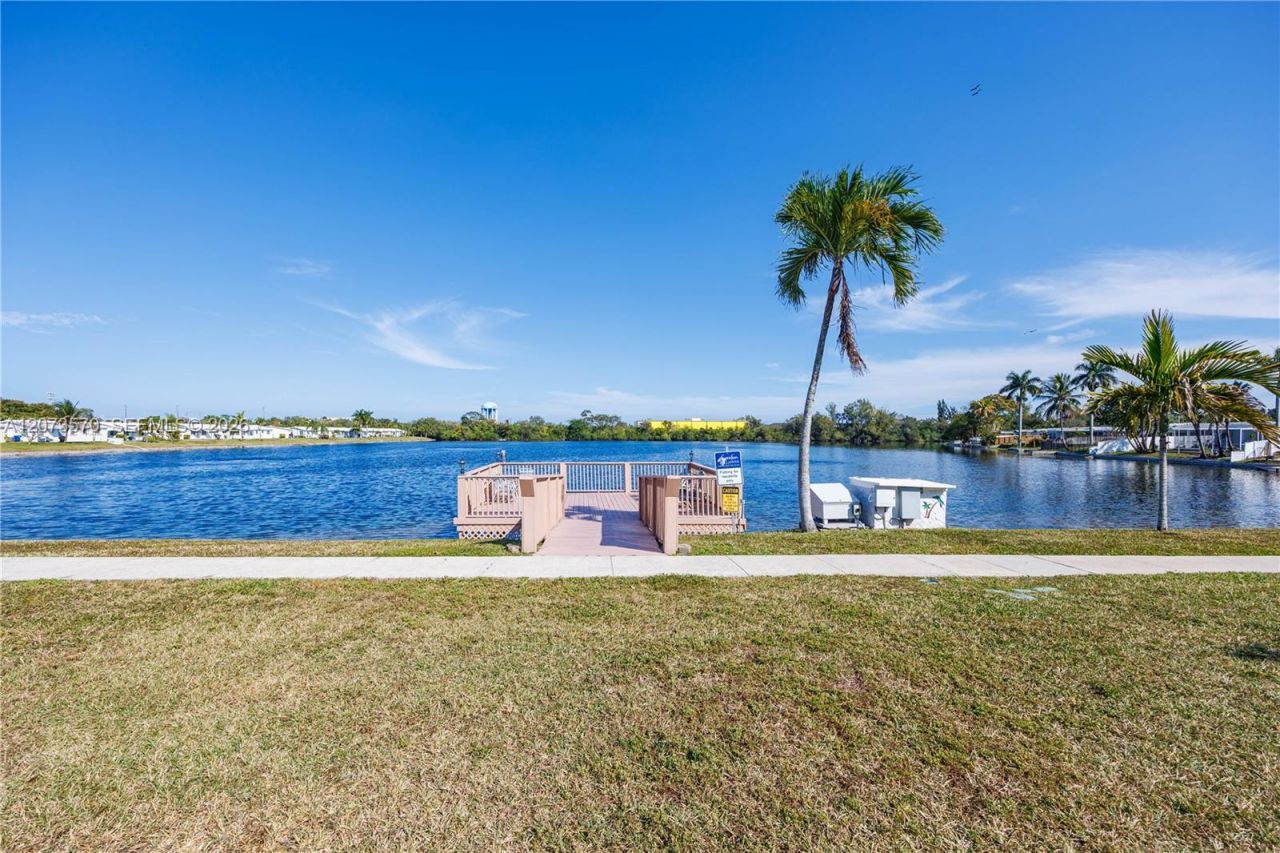 2300 Park Ln , Unit 203, Hollywood, FL 33021 Photo