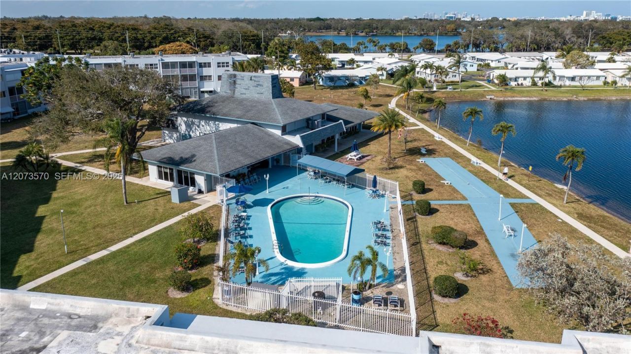 2300 Park Ln , Unit 203, Hollywood, FL 33021 Photo