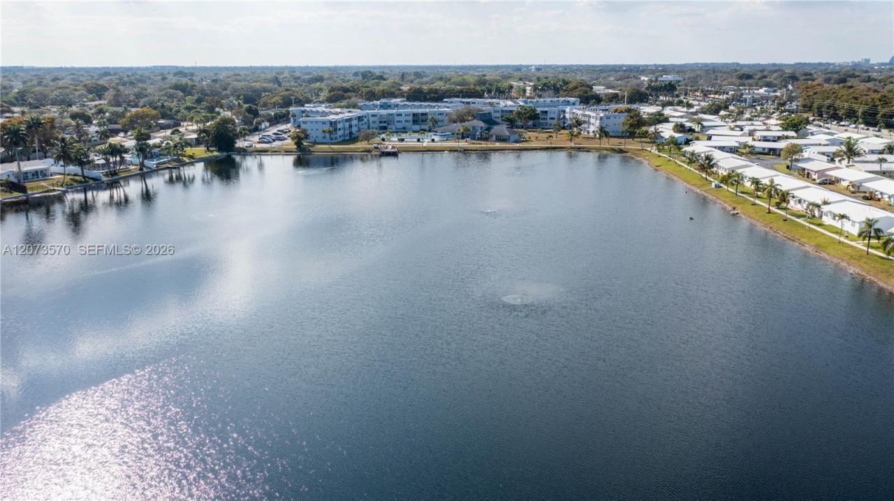 2300 Park Ln , Unit 203, Hollywood, FL 33021 Photo