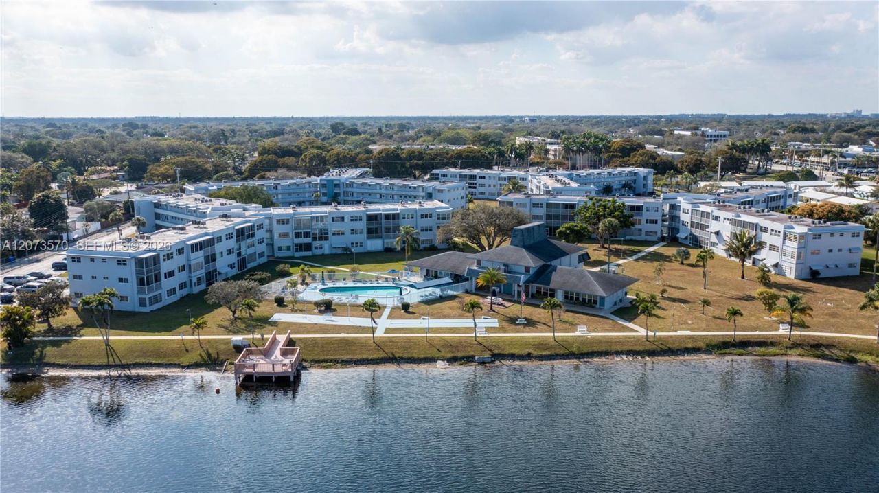2300 Park Ln , Unit 203, Hollywood, FL 33021 Photo