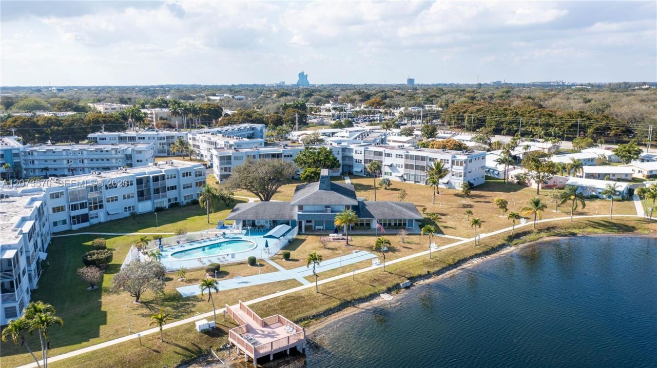 2300 Park Ln , Unit 203, Hollywood, FL 33021 Photo