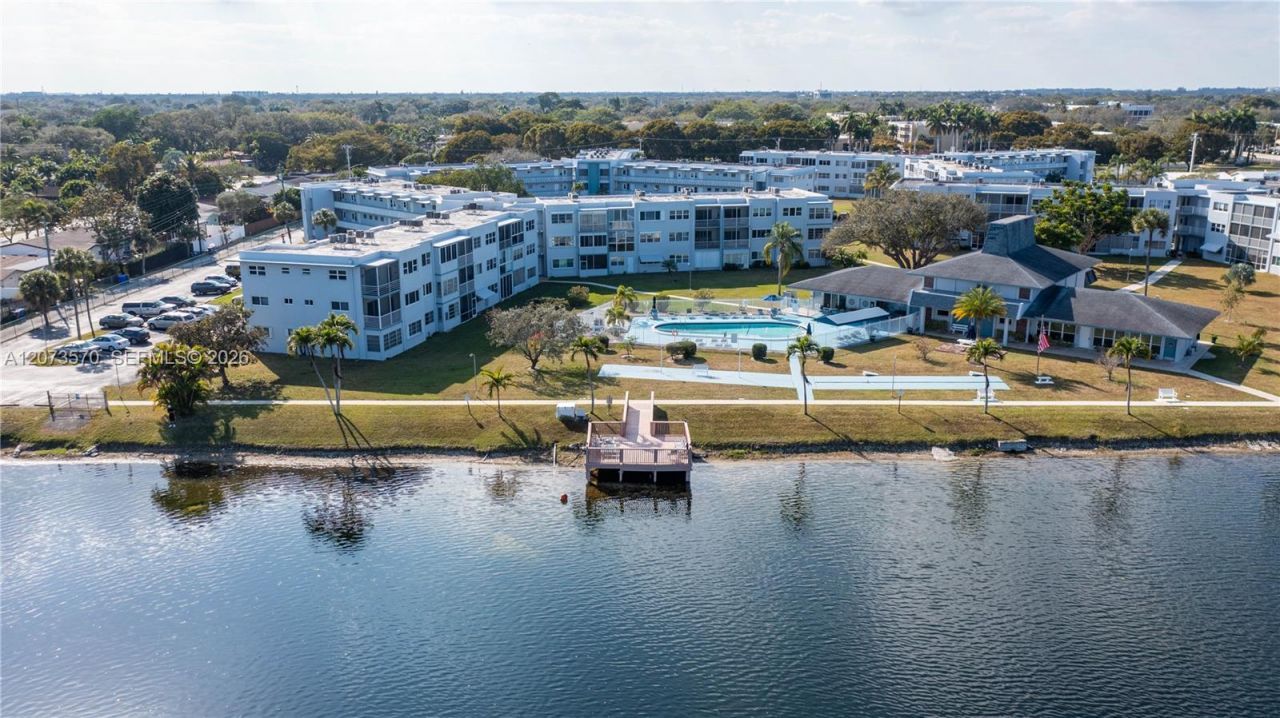 2300 Park Ln , Unit 203, Hollywood, FL 33021 Photo