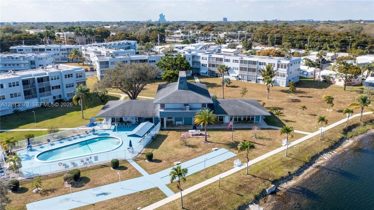 2300 Park Ln , Unit 203, Hollywood, FL 33021 Photo