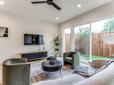911 Muncie Avenue, Dallas, TX 75212
