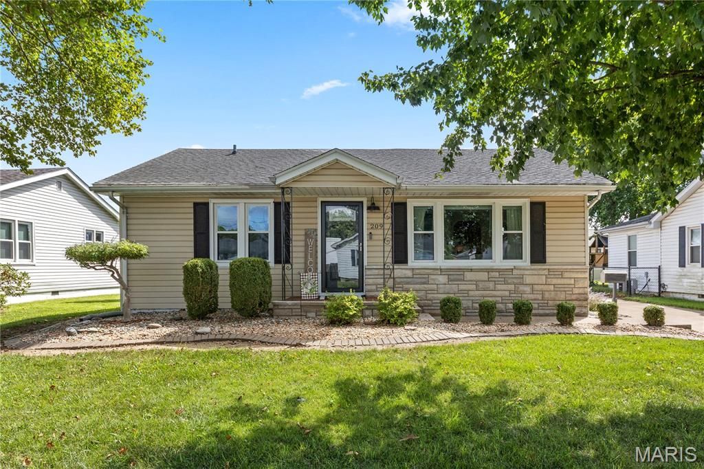 209 Lee Street, Bethalto, IL 62010 Main Photo