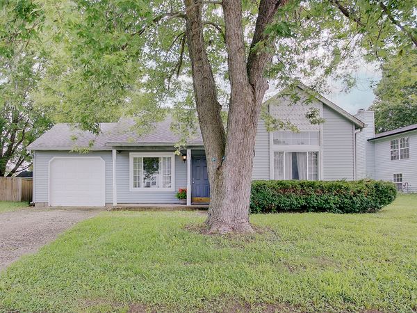 1073 Laura Drive , Greenwood, IN 46143