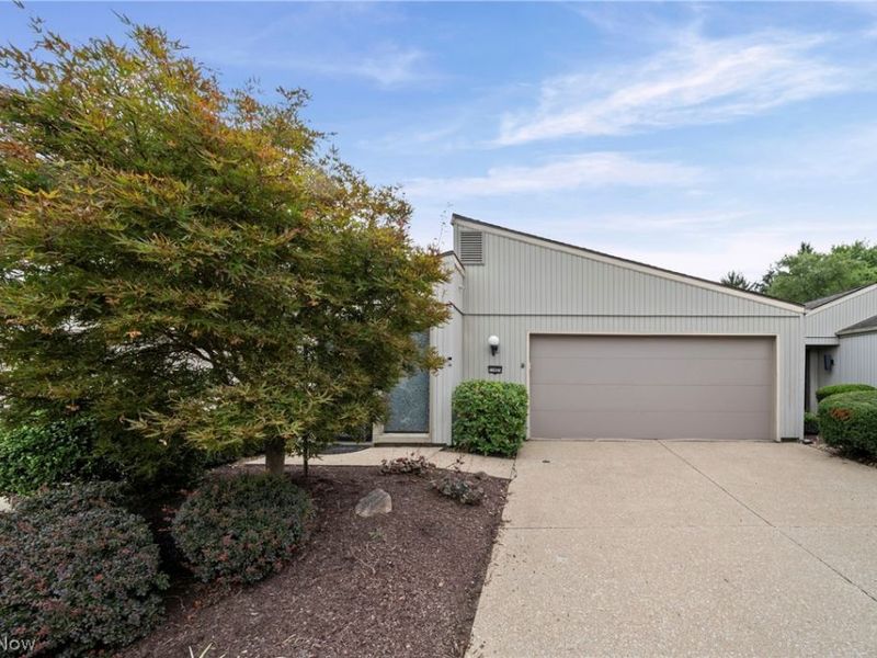 11025 Southwind Court, Strongsville, OH 44149 Photo 3