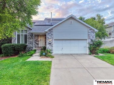 7432 Grand Oaks Drive, Lincoln, NE 68516