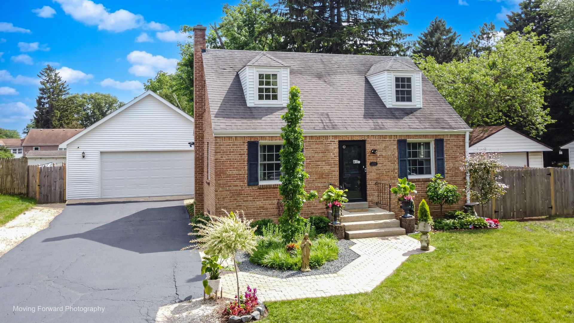 2211 N Bonnie Brook Lane, Waukegan, IL 60087 Main Photo