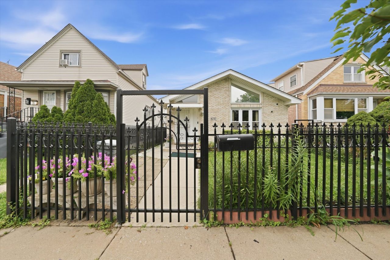 6237 S Tripp Avenue, Chicago, IL 60629 Main Photo