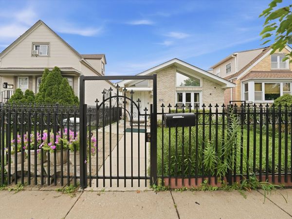 6237 S Tripp Avenue , Chicago, IL 60629