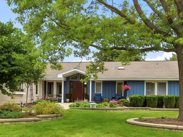 1110 Lake Shore Drive N, Barrington, IL 60010