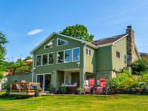 48 Lakeside Ave, Hardyston, NJ 07460