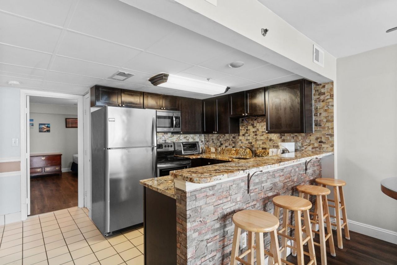 9550 Shore Dr. Photo 16