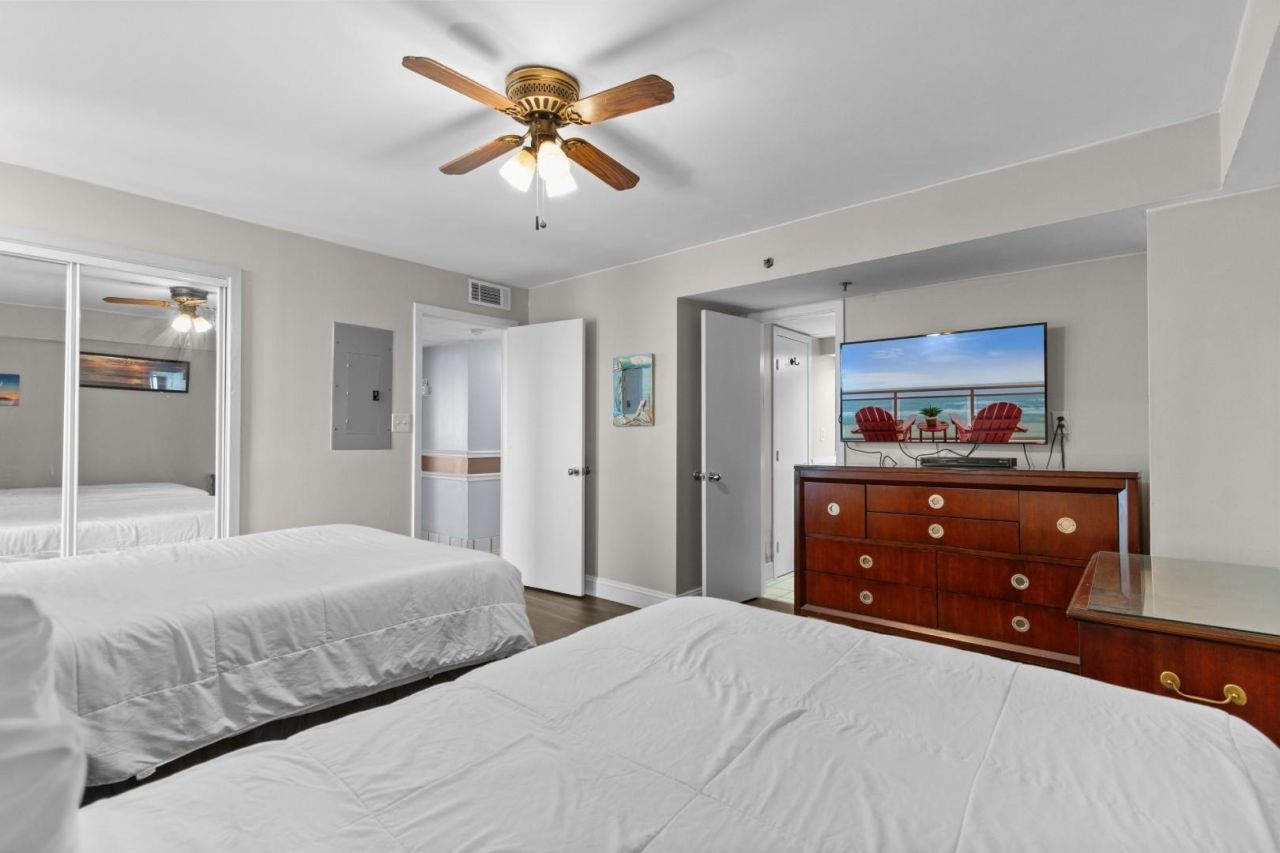 9550 Shore Dr. Photo 24