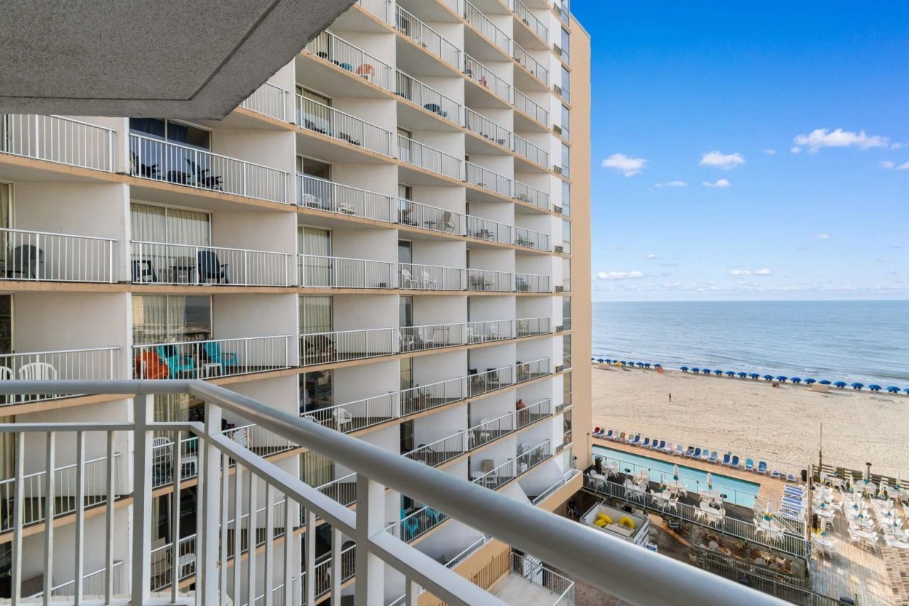 9550 Shore Dr. Photo 28