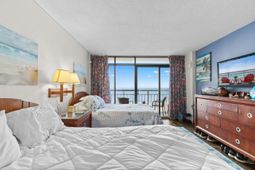 9550 Shore Dr. photo 4