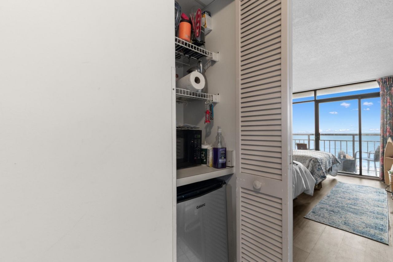 9550 Shore Dr. Photo 7