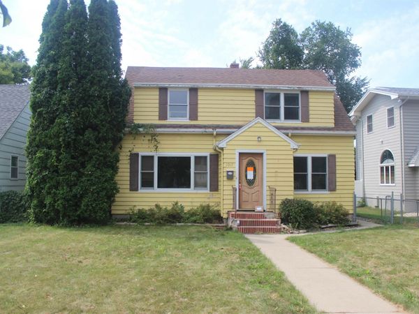 1017 N main St, Aberdeen, SD 57401