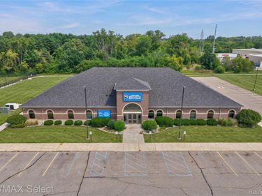 2305 S Center Road, Burton, Mi 48519