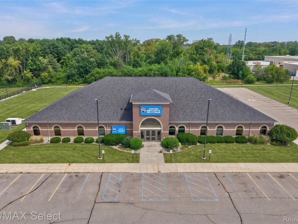 2305 S Center Road, Burton, Mi 48519