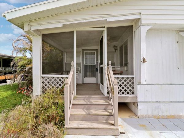 7128 SE Seahawk St, Hobe Sound, FL 33455