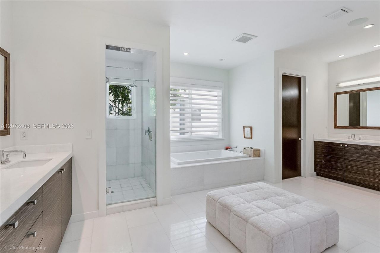 3835 Carole Ct, Miami, FL 33133 Photo