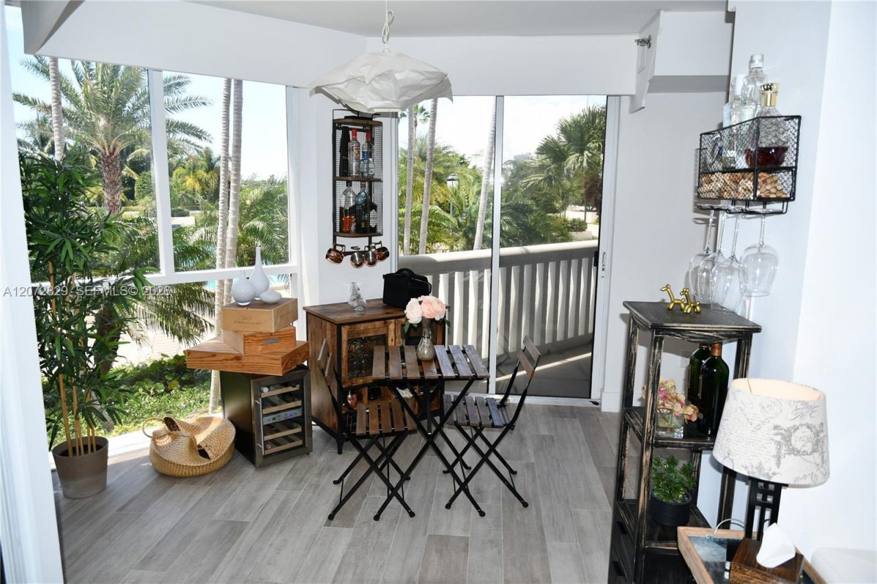 1000 E Island Blvd, Unit 303, Aventura, FL 33160 Photo
