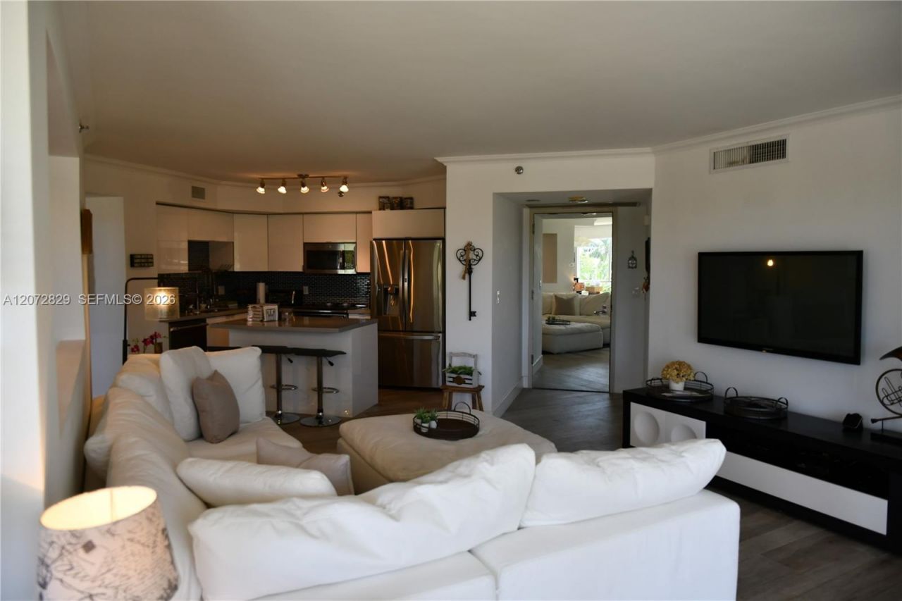 1000 E Island Blvd, Unit 303, Aventura, FL 33160 Photo
