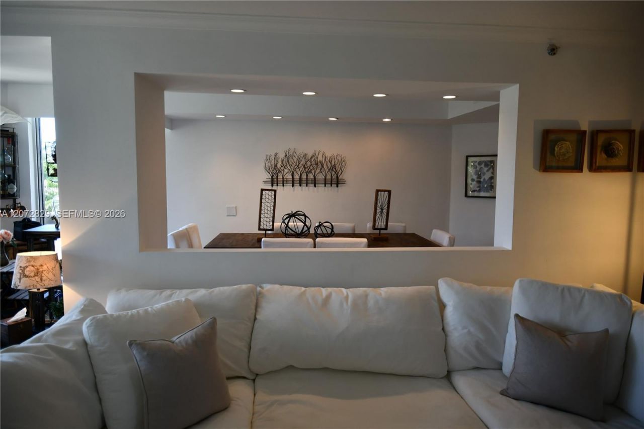 1000 E Island Blvd, Unit 303, Aventura, FL 33160 Photo