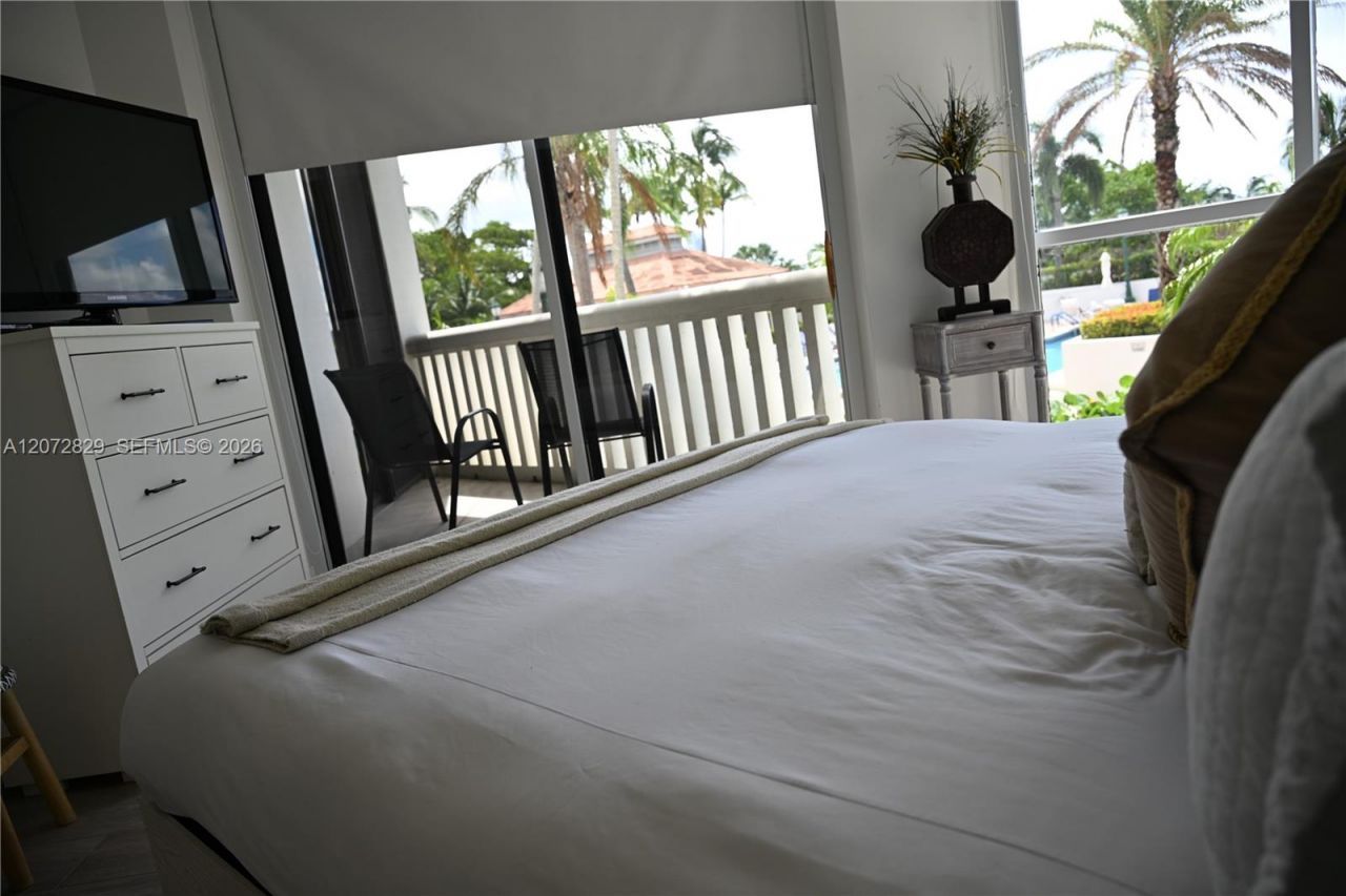 1000 E Island Blvd, Unit 303, Aventura, FL 33160 Photo