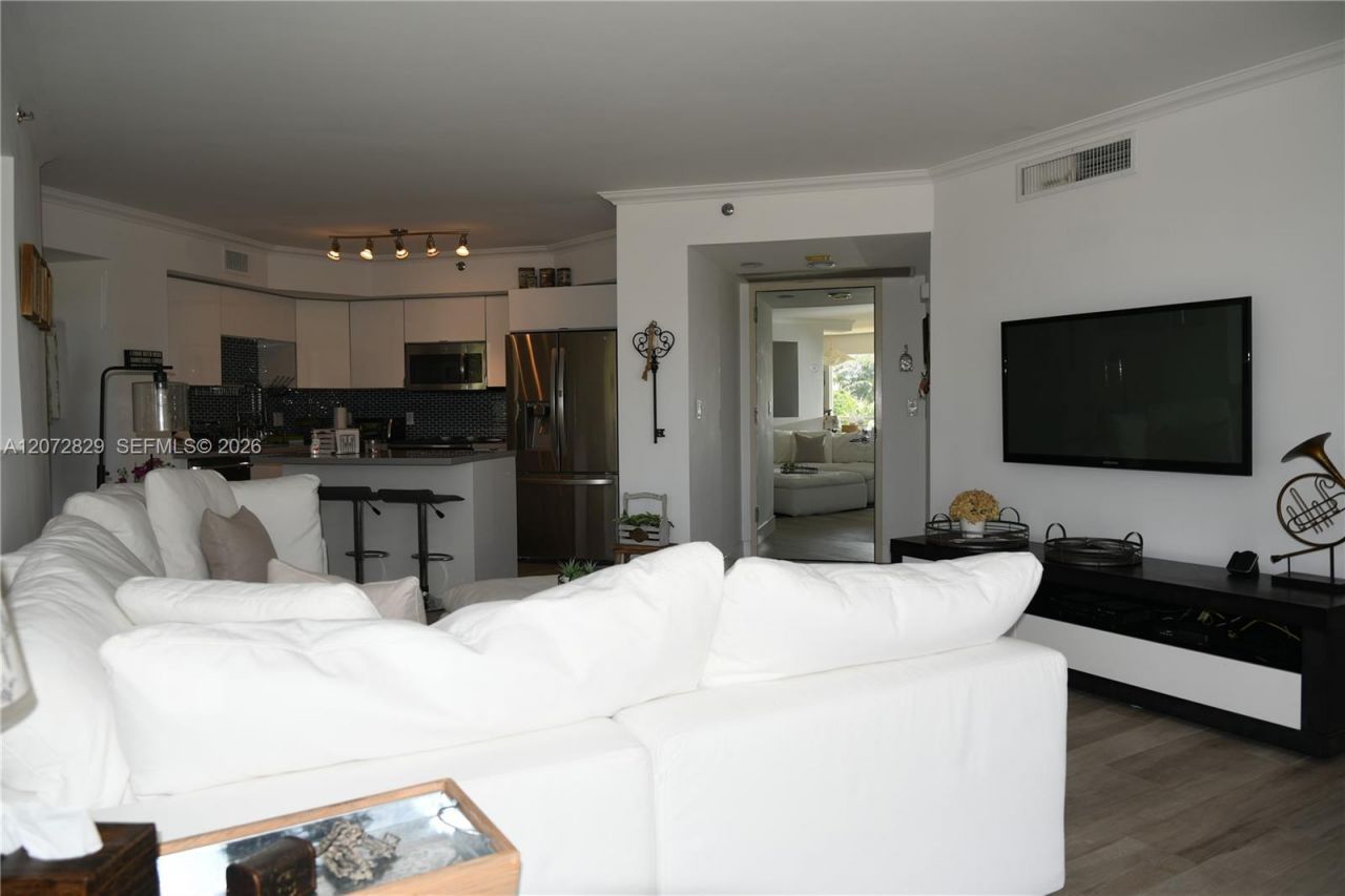 1000 E Island Blvd, Unit 303, Aventura, FL 33160 Photo